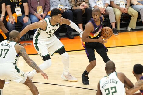 Final de la NBA: Phoenix le ganó el primer duelo a Milwaukee