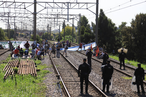 La línea de trenes Roca, sin servicio por un corte de vías en Avellaneda