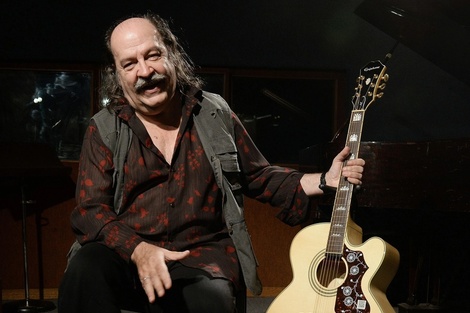 En 1948 nace en Rosario uno de los nombres fundamentales de la música popular argentina: Litto Nebbia. 