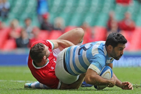 Jerónimo De La Fuente convierte un try ante los galeses
