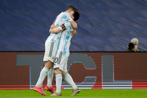 Di María y Messi celebran el gol del primero en el Maracaná