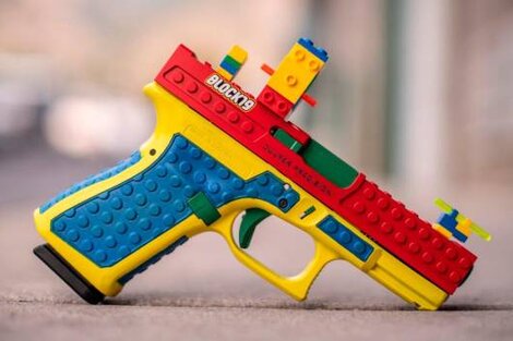 Polémica en Estados Unidos por una pistola que se parece a un juguete de Lego