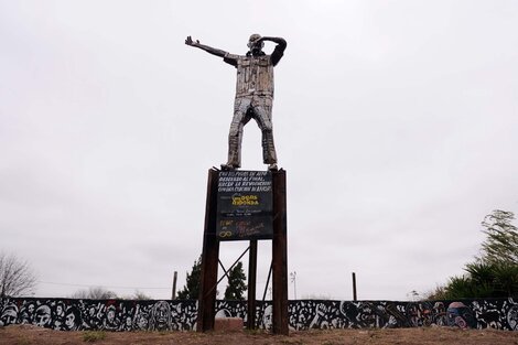 El Indio Solari tiene su escultura en La Matanza