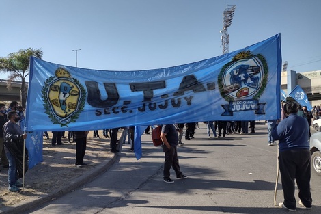 Tras ocho días de paro, se regulariza el transporte urbano en Jujuy 