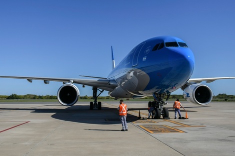 Dos aviones de Aerolíneas traen 3,5 millones de vacunas Moderna donadas por Estados Unidos