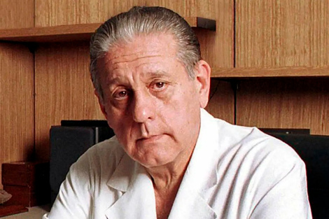 En el 2000 René Favaloro, el padre del bypass coronario, se suicida de un disparo en el corazón. 