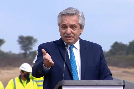  Alberto Fernández inauguró  la pavimentación de un tramo de la Ruta Provincial 7, en Chaco, donde también anunció el inicio de un plan para construir Centros Territoriales de Políticas de Género en todo el país.