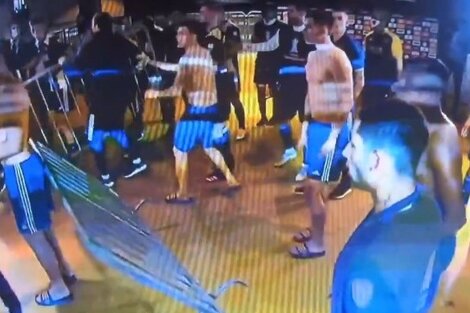 Serios incidentes en Brasil con los jugadores de Boca: golpes y gases lacrimógenos. 