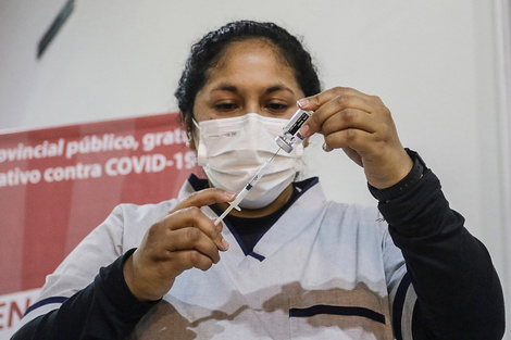 Con la inscripción en CABA y la citación en Provincia de Buenos Aires de muchos jóvenes de 18 años, se va llegando al final de la aplicación de la primera dosis de la vacuna anti covid para toda la población adulta que se inscribió. 