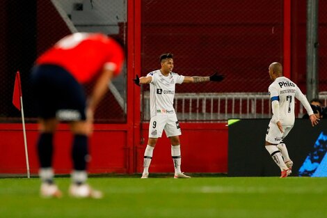 Kaio Jorge marcó el gol de Santos en Avellaneda