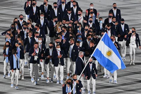 Juegos Olímpicos: La delegación argentina desfiló en el estadio nacional de Tokio