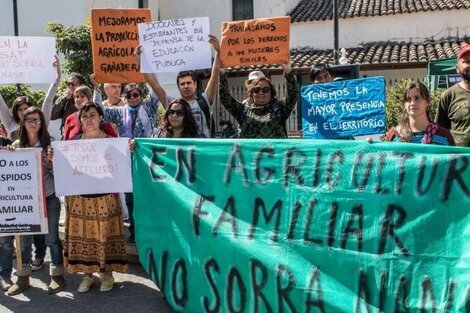 Anuncian un paro si no reincorporan a trabajadores de Agricultura Familiar