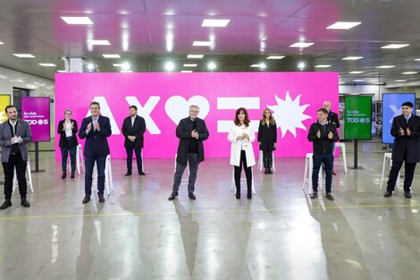 El Presidente y la Vice junto a los candidatos.