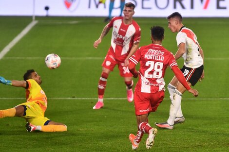 River goleó a Unión por la segunda fecha de la Liga Profesional