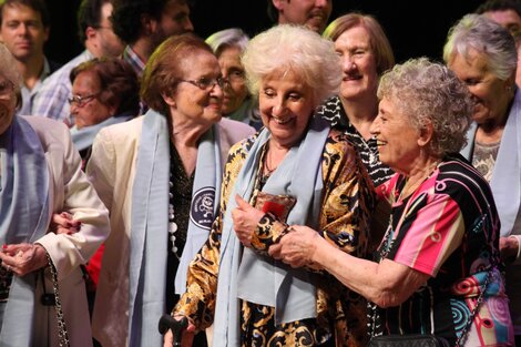 Abuelas de Plaza de Mayo lanzó la campaña #El mejor encuentro para subir fotos con el hashtag #DíadelaAbuela.