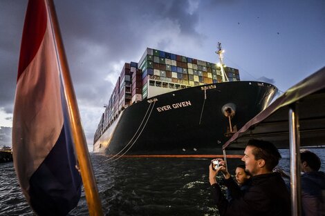 El barco que bloqueó el canal de Suez llegó finalmente a su destino