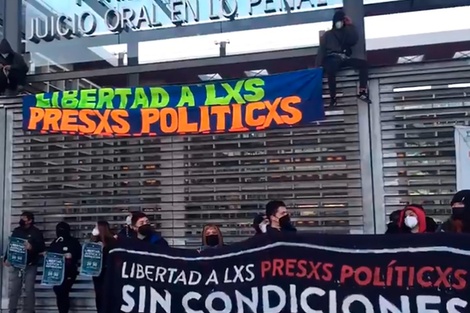 Chile: estudiantes protestan para exigir la liberación de presos durante el estallido social