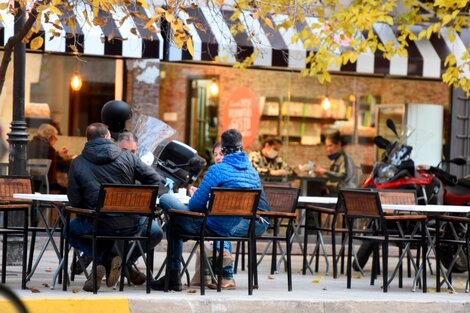 En Mendoza premian con vino y cerveza gratis a quienes se vacunen contra el coronavirus