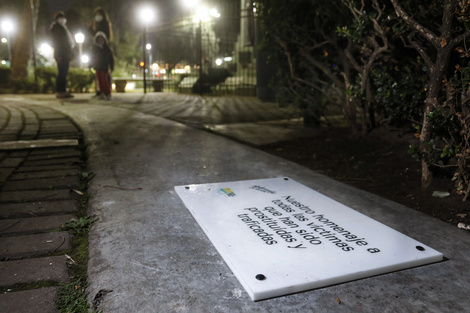 Placas en homenaje a las víctimas, para no olvidar