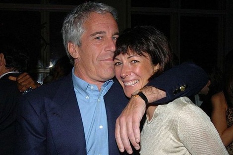 En 2019, el magnate Jeffrey Epstein se ahorca en su celda de una cárcel de Manhattan.