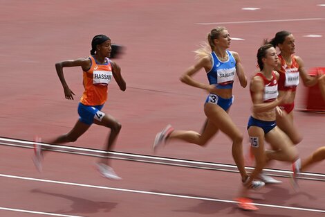 La increíble Sifan Hassan: se cayó en la vuelta final, quedó entre las últimas y ganó la carrera