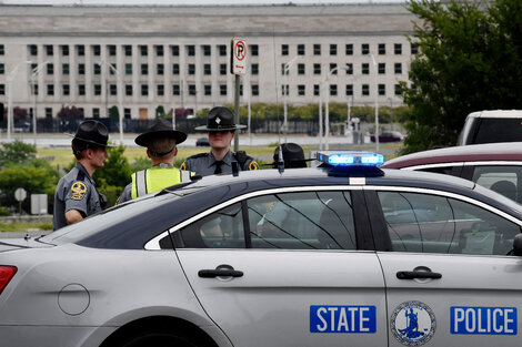 Estados Unidos: un agente de policía murió en un tiroteo frente al Pentágono