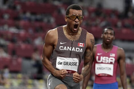 El canadiense de Grasse festeja su triunfo. Detrás, el joven Knighton