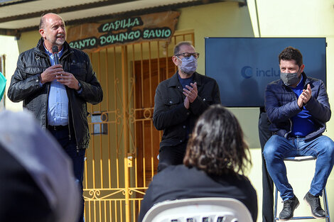 Perotti y el ministro Corach en los anuncios ayer en Santa Fe