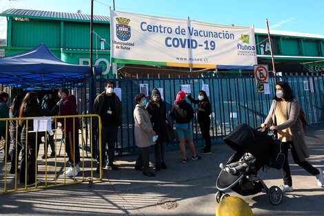 Chile administrará una tercera dosis a los vacunados con Sinovac