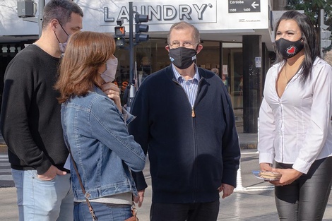 El ex ministro Miguel Cappiello de campaña en el centro de la ciudad. (Fuente: Gentileza: Victoria Sánchez)