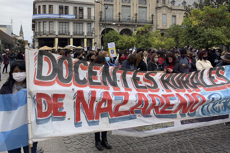 Acampe docente en Salta, después de una multitudinaria marcha 