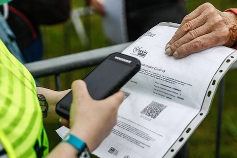 En Francia el certificado sanitario, que ya se exigía en otros negocios y actividades, también es ahora obligatorio para ingresar a centros comerciales