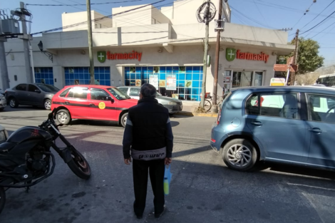 Solo el 12% de quienes conducen ceden el paso a la gente de a pie  