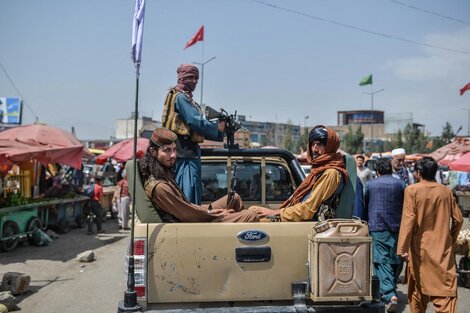  “Deben retomar su vida cotidiana con total confianza", anunciaron los talibanes, que patrullan las calles de Kabul.