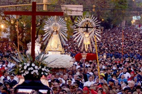 Descartan procesión en vehículos para la celebración católica del Milagro