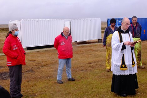 Malvinas: se exhumaron los restos de otros cinco soldados caídos en la guerra de 1982