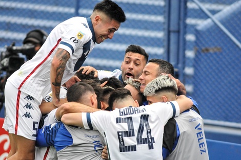 Liga Profesional: Vélez cortó la racha sin goles y aplastó a Lanús