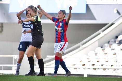 Fútbol femenino: San Lorenzo goleó y sigue puntero