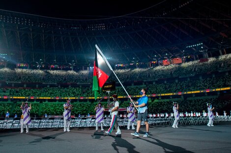 La bandera de Afganistán desfiló en los Juegos Paralímpicos, aunque sus atletas no pudieron viajar