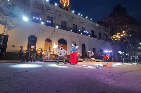 Ayer el último ensayo en explanada de Casa de Gobierno.