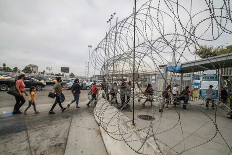 "Quedate en México": la Corte Suprema de Estados Unidos ordenó reactivar una cuestionada política migratoria de Trump