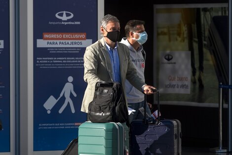 El decreto aplica a quienes hubieran "viajado al exterior por razones laborales o comerciales" y al "solo efecto de la reanudación de dichas actividades en territorio argentino".