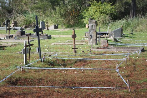 Comienza la exhumación de 9 tumbas NN en el cementerio de Villa Paranacito