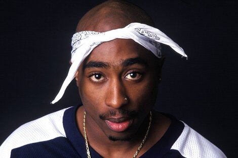 En 1996 el rapero Tupac Shakur muere después de una agonía de seis días tras haber recibido cuatro balazos en Las Vegas.
