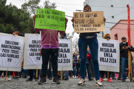 Barrio 21-24: marcharon para exigir diálogo y obras, mientras sigue vigente la orden de desalojo