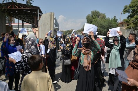 Un grupo de mujeres protesta contra el régimen talibán en Kabul.