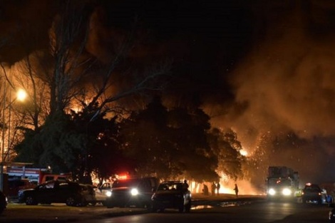 Videos: el impactante incendio en una fábrica de pintura en San Luis