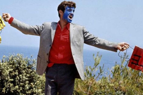 Jean-Paul Belmondo en una imagen indeleble de "Pierrot el loco" (1965), de Jean-Luc Godard.