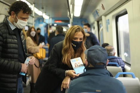 Tolosa Paz se tomó el tren Roca en La Plata: "Santilli y Vidal no pueden hacer esto y mirar a los trabajadores"