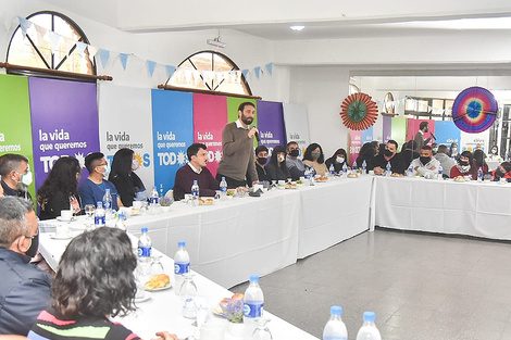 El Frente de Todos de Hurlingham realizó un desayuno junto al intendente Selci y a referentes sociales de la comunidad  